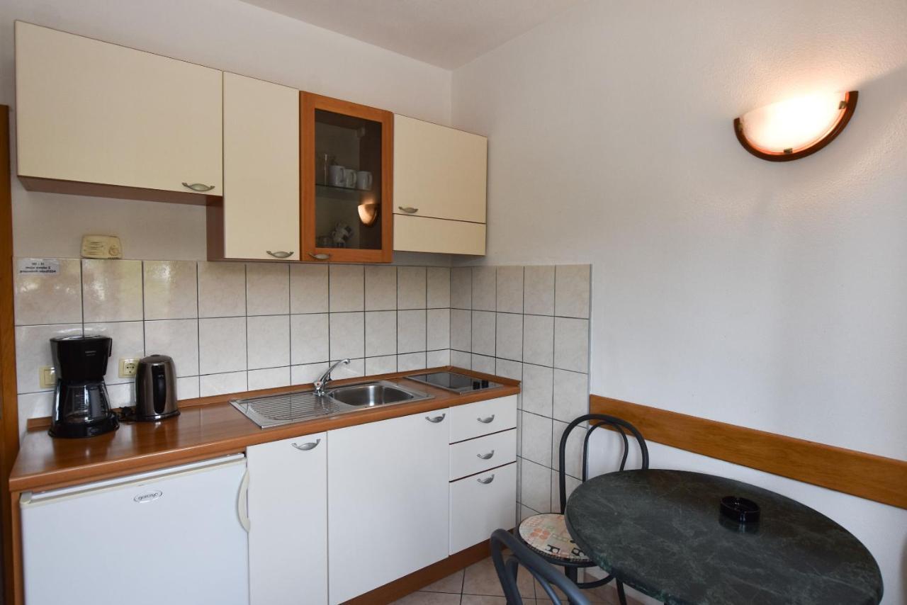 Apartments Karmen Primošten Buitenkant foto